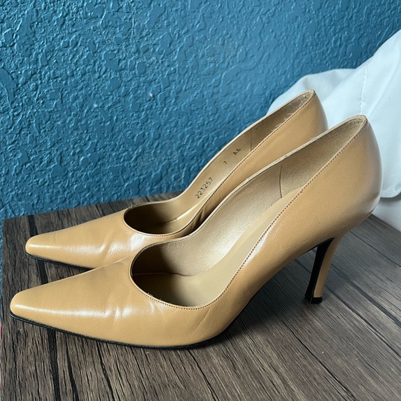STUART WEITZMAN | Nude Pump Pointed Toe Heels - Picture 6 of 7